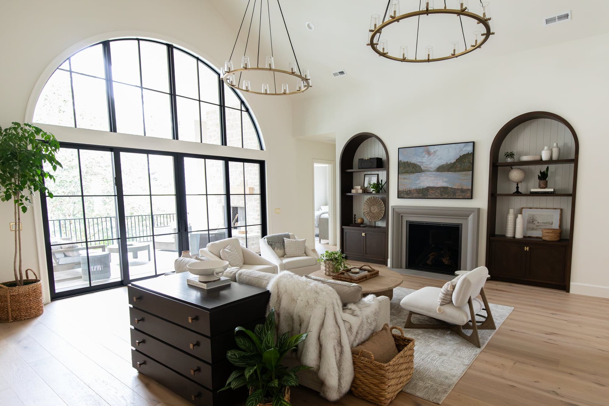 Stillwater Vista — the 2026 Street of Dreams great room, 20-foot vault and arched steel glass wall with the Verona surround at center.